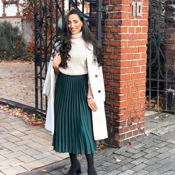 ZARA PLEATED SATIN MIDI SKIRT METALLIC GREEN - Picture 5 of 9